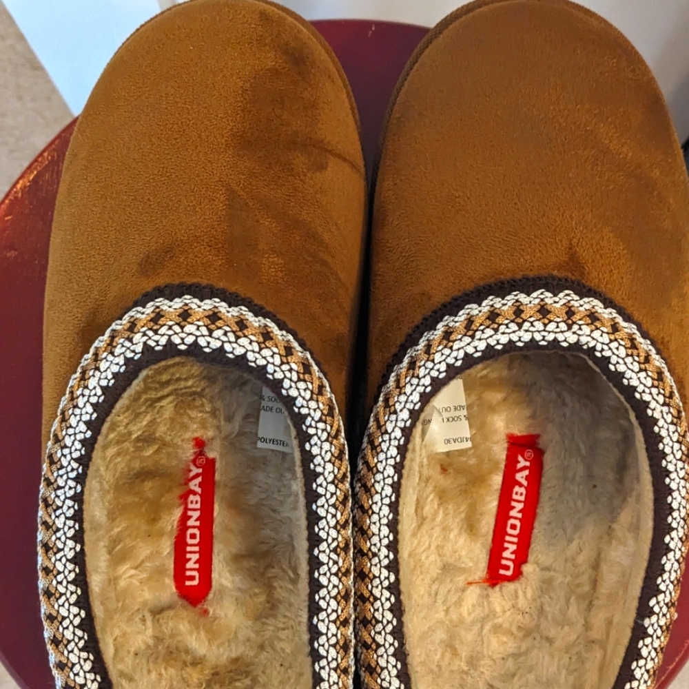 Slippers - Picture 2 of 9